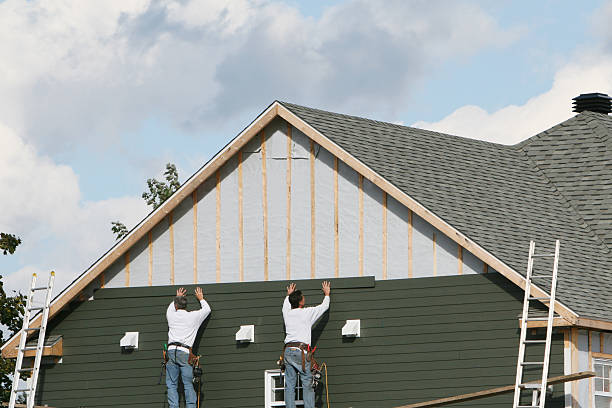 Professional Siding technician working in De Leon Springs, FL